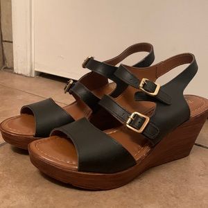 Strappy black heeled wedges